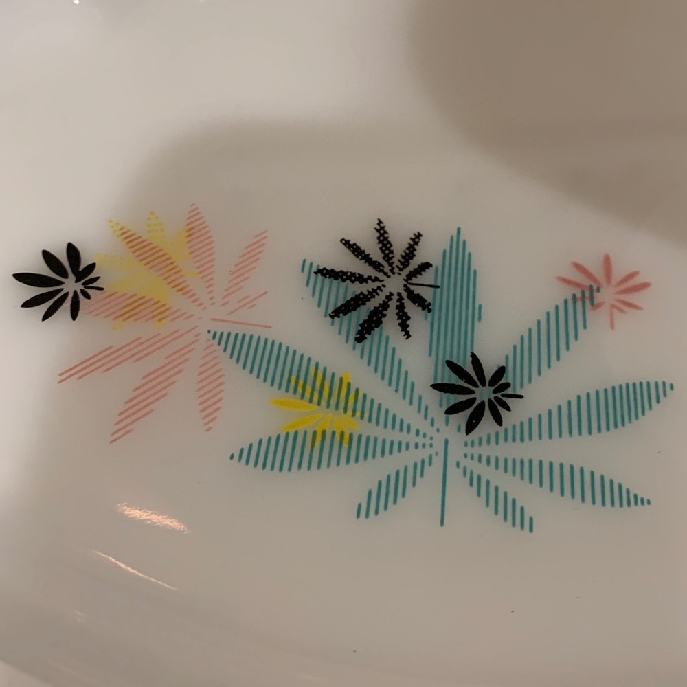 1950 'sVintage Federal    "Atomic  Burst" pattern" tea  or Luncheon Set. - Picture 4 of 5